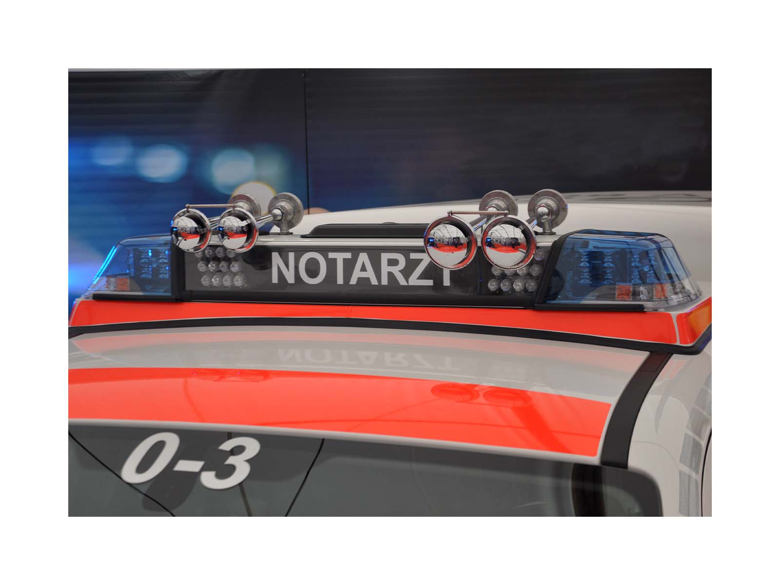 Z2 Lightbar Unit Blue Angle View In Situ with Horns