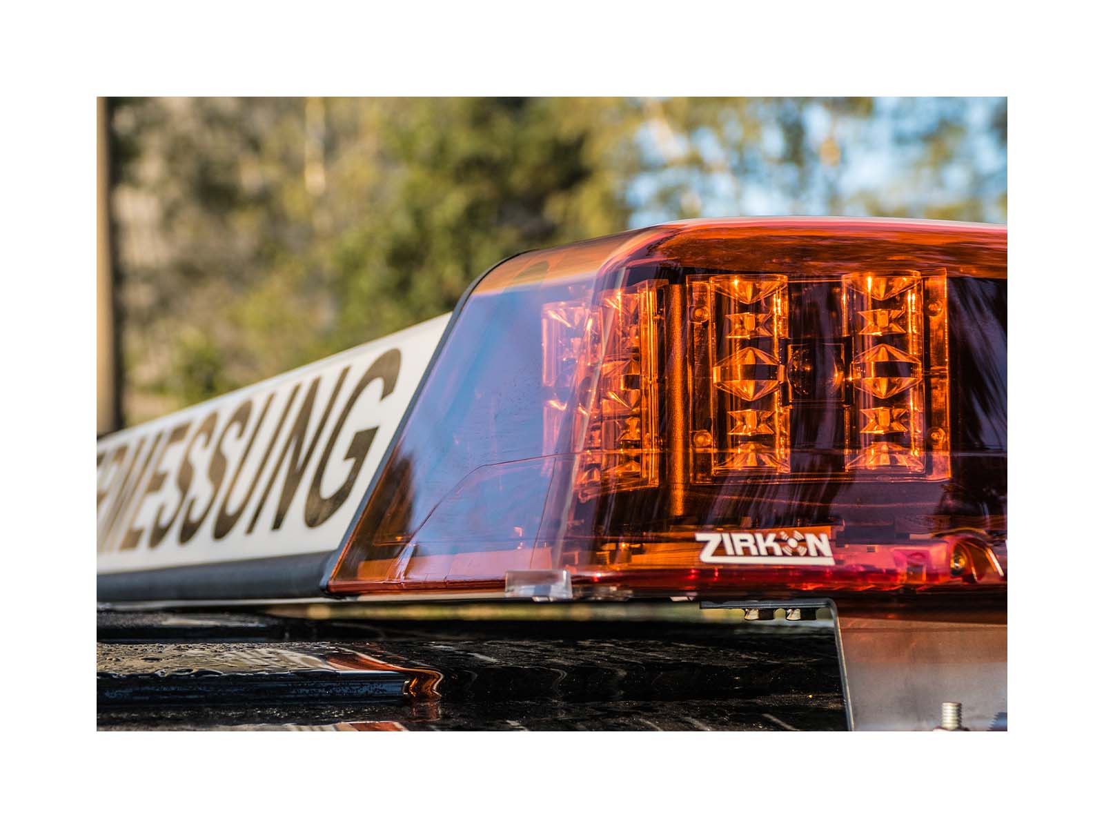 Z2 Lightbar Unlit Amber Angle View In Situ Close Up