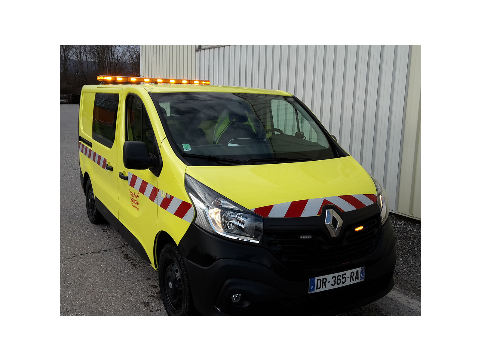 VEGA lightbar - amber version without siren - Image 3